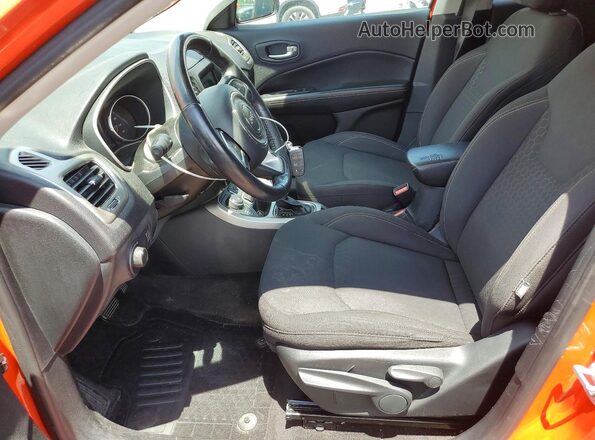 3C4NJDAB0JT213562 2018 JEEP COMPASS Orange Front interior view
