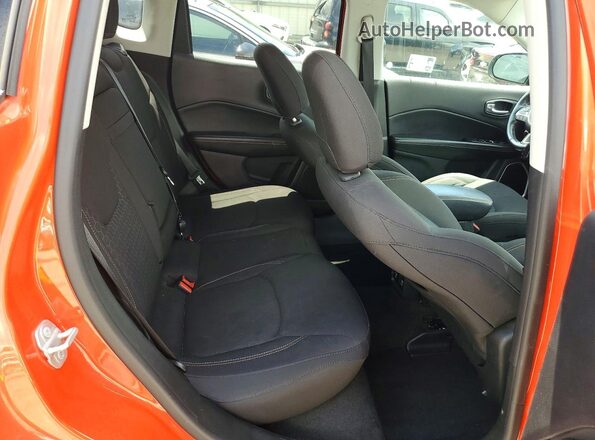 3C4NJDAB0JT213562 2018 JEEP COMPASS Orange Rear interior view