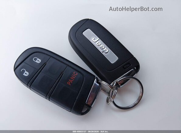 3C4NJDAB3JT372172 2018 JEEP COMPASS Синий Вид панели приборов