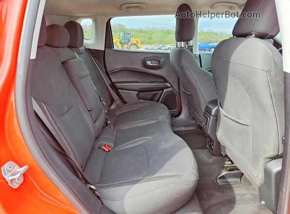 3C4NJDAB4KT629356 2019 JEEP COMPASS Orange Vista interior trasera