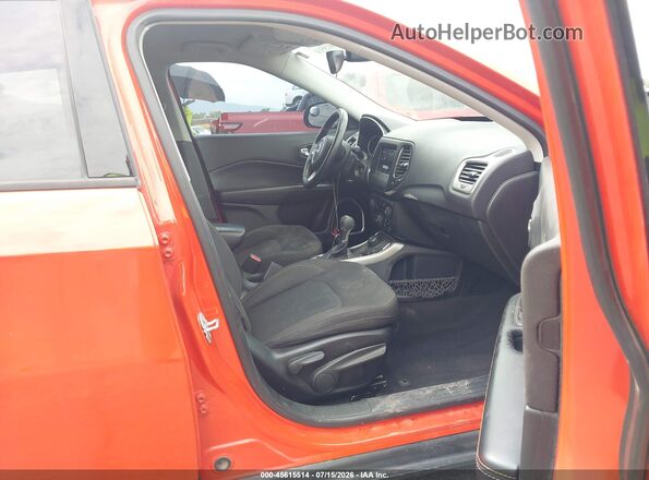 3C4NJDAB6JT126846 2018 JEEP COMPASS Orange Вид салону спереду