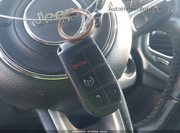 3C4NJDAB6JT163394 2018 JEEP COMPASS White Dashboard view