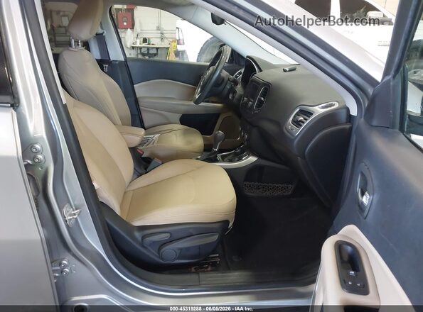 3C4NJDAB6JT342230 2018 JEEP COMPASS Silver წინა სალონის ხედი