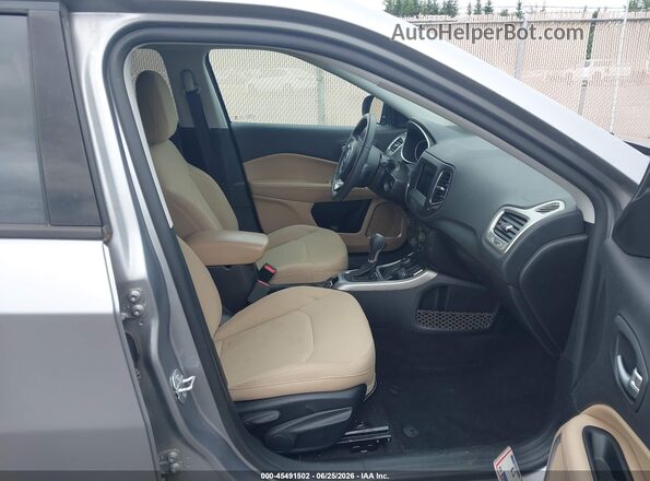 3C4NJDAB6JT392304 2018 JEEP COMPASS Silver Սալոնի դիմացի տեսք