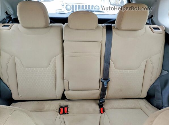 3C4NJDAB7JT168958 2018 JEEP COMPASS Red Rear seats view