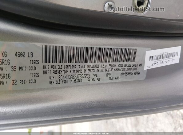 3C4NJDAB7JT392263 2018 JEEP COMPASS Silver Widok komory silnika