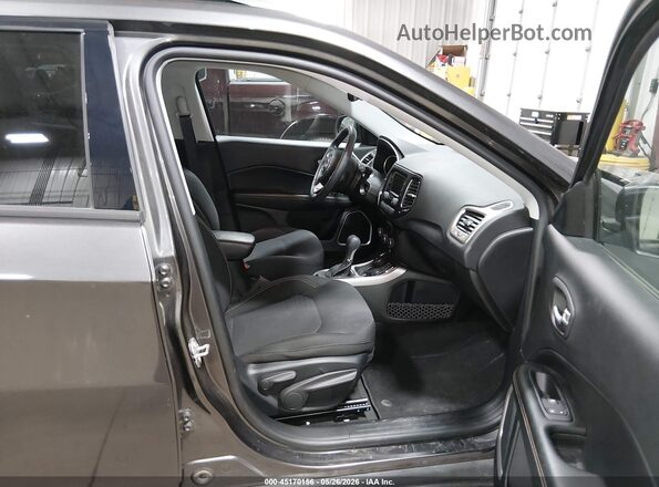 3C4NJDAB8JT359644 2018 JEEP COMPASS Black Front interior view