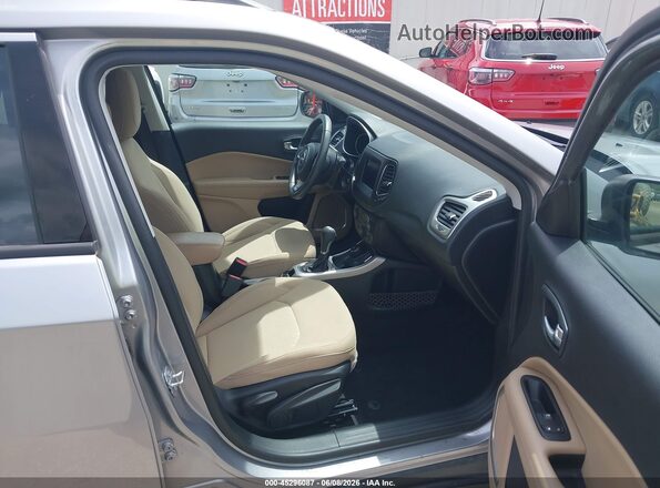 3C4NJDAB8KT619588 2019 JEEP COMPASS Silver Սալոնի դիմացի տեսք