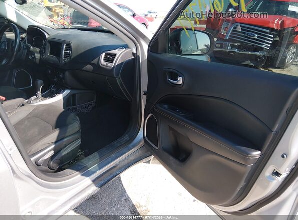 3C4NJDAB8MT551795 2021 JEEP COMPASS Gray Widok wnętrza z przodu