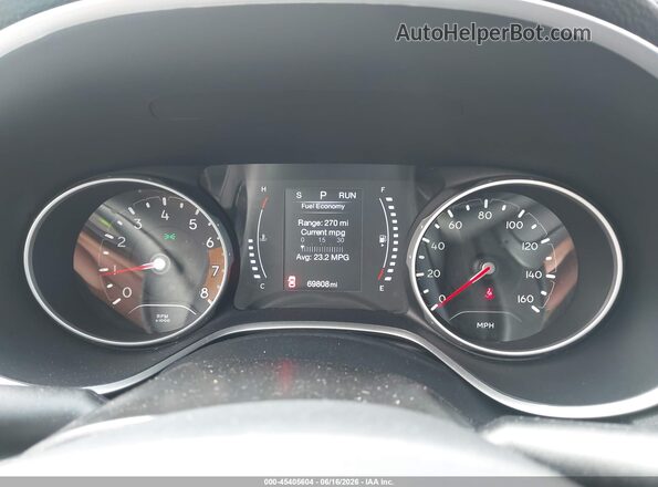 3C4NJDAB9JT392233 2018 JEEP COMPASS Red Widok tylnych siedzeń