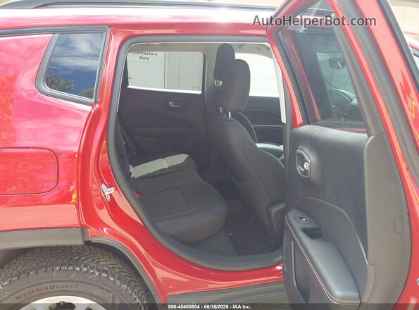 3C4NJDAB9JT392233 2018 JEEP COMPASS Red Widok naklejki z numerem VIN