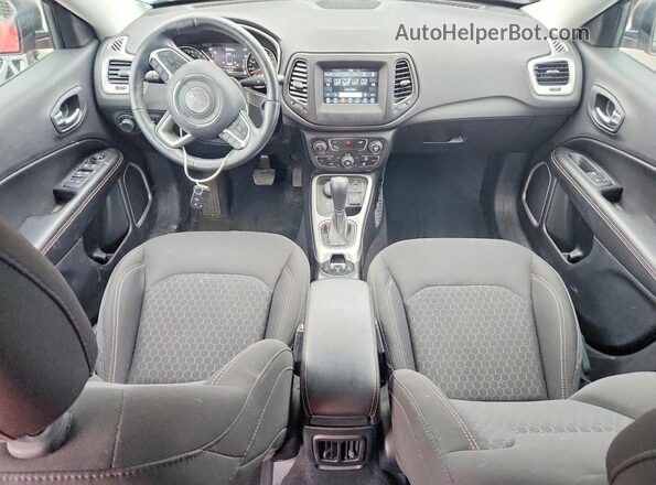 3C4NJDAB9JT399411 2018 JEEP COMPASS Red Առջևի վահանակի տեսք