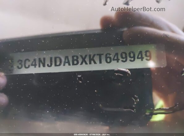 3C4NJDABXKT649949 2019 JEEP COMPASS Red ძრავის განყოფილების ხედი