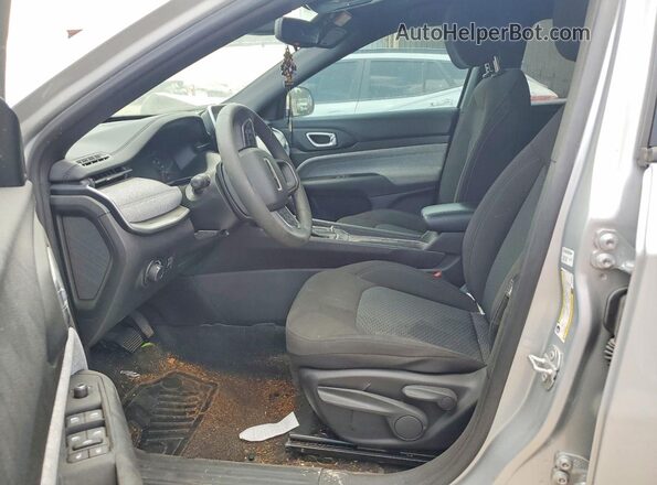 3C4NJDAN0ST586208 2025 JEEP COMPASS Silver წინა სალონის ხედი