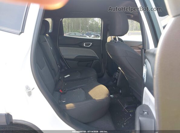 3C4NJDAN5RT599384 2024 JEEP COMPASS White Widok naklejki z numerem VIN