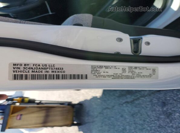 3C4NJDAN8PT574833 2023 JEEP COMPASS White Vista de la etiqueta del VIN