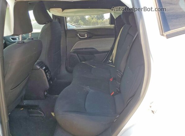 3C4NJDAN8PT574833 2023 JEEP COMPASS White Vista interior trasera