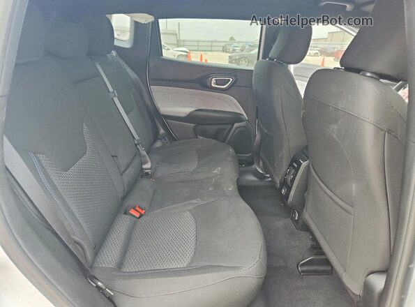 3C4NJDAN8RT173527 2024 JEEP COMPASS White Հետևի նստատեղերի տեսք