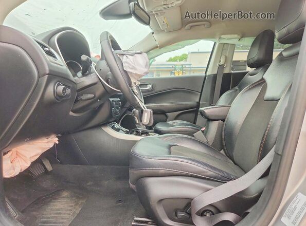 3C4NJDBB0HT646520 2017 JEEP COMPASS Gray Սալոնի դիմացի տեսք