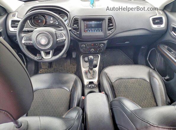 3C4NJDBB0JT223555 2018 JEEP COMPASS Синий Вид панели приборов