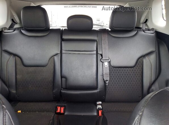 3C4NJDBB0JT223555 2018 JEEP COMPASS Синий Вид задних сидений