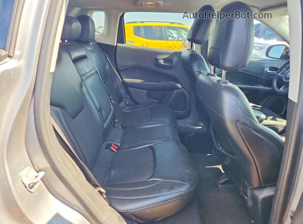 3C4NJDBB0JT402906 2018 JEEP COMPASS Серебряный Вид задних сидений