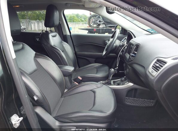 3C4NJDBB0JT492381 2018 JEEP COMPASS Black წინა სალონის ხედი