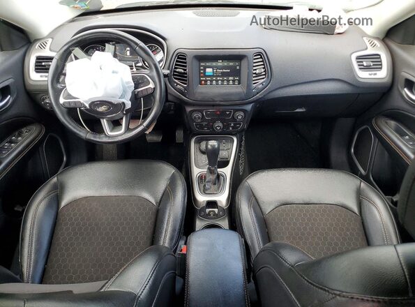 3C4NJDBB0LT116895 2020 JEEP COMPASS Серый Вид панели приборов