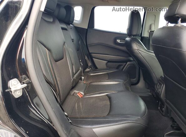 3C4NJDBB0LT196845 2020 JEEP COMPASS Black უკანა სალონის ხედი