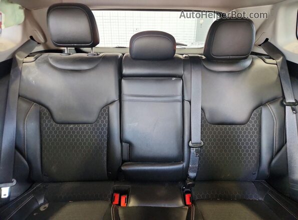 3C4NJDBB1JT154729 2018 JEEP COMPASS Красный Вид задних сидений