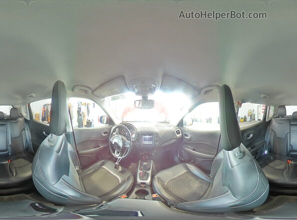 3C4NJDBB1JT154729 2018 JEEP COMPASS Красный Панорамный вид салона 360°