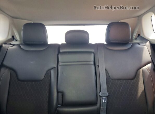 3C4NJDBB1JT199511 2018 JEEP COMPASS Gray Հետևի նստատեղերի տեսք