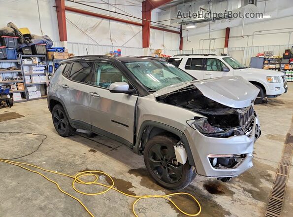 3C4NJDBB1JT323986 2018 JEEP COMPASS Silver Front right