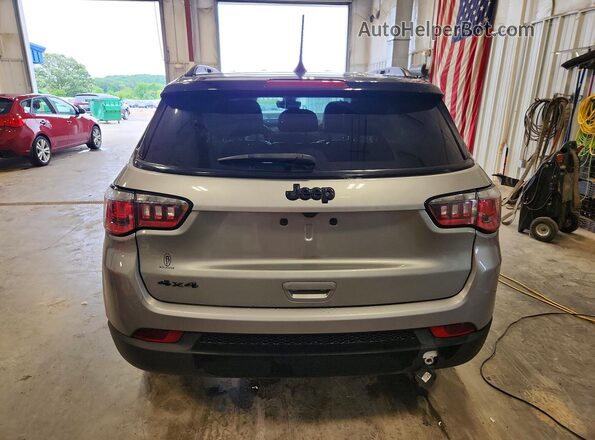 3C4NJDBB1JT323986 2018 JEEP COMPASS Silver Rear view