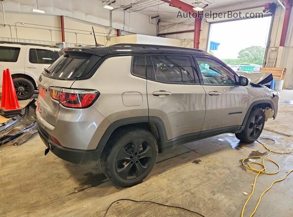 3C4NJDBB1JT323986 2018 JEEP COMPASS Silver Rear right