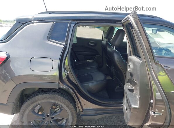 3C4NJDBB1KT750344 2019 JEEP COMPASS Gray Vista de la etiqueta del VIN