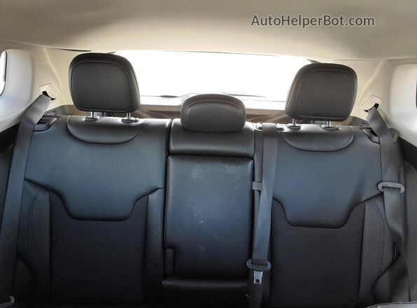 3C4NJDBB1NT121185 2022 JEEP COMPASS Silver Հետևի նստատեղերի տեսք