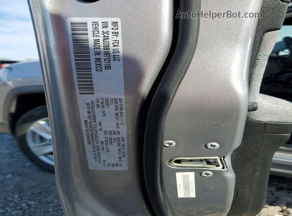 3C4NJDBB1NT121185 2022 JEEP COMPASS Silver VIN կոդի պիտակի տեսք