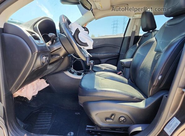 3C4NJDBB2HT636314 2017 JEEP COMPASS Gray Front interior view