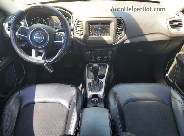 3C4NJDBB2JT155033 2018 JEEP COMPASS Угольный Вид панели приборов