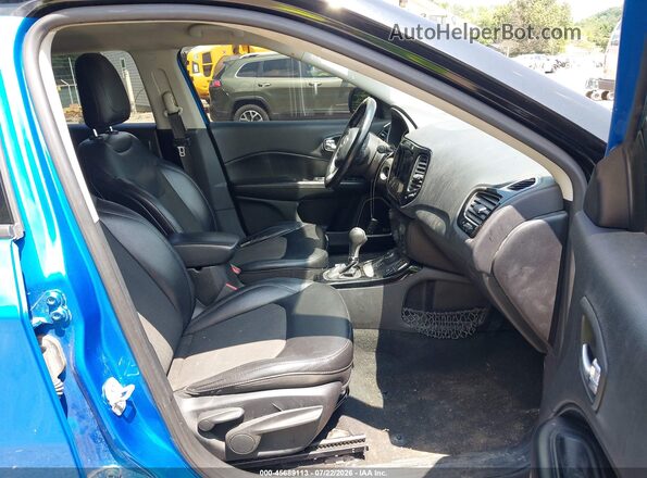 3C4NJDBB2JT325228 2018 JEEP COMPASS Blue წინა სალონის ხედი