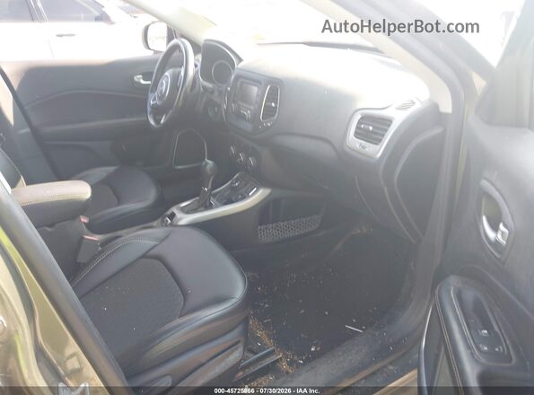 3C4NJDBB2JT418492 2018 JEEP COMPASS Green Front interior view