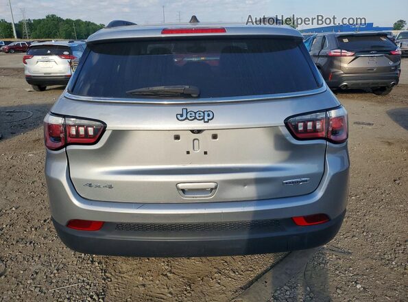 3C4NJDBB2JT434529 2018 JEEP COMPASS Серебряный Вид сзади