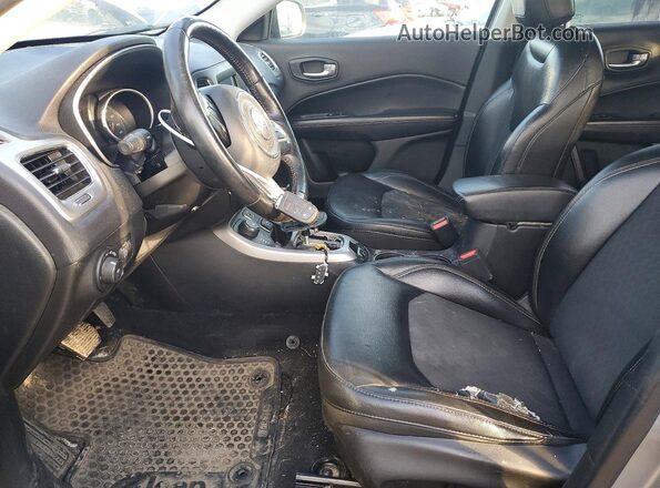 3C4NJDBB2JT434529 2018 JEEP COMPASS Серебряный Вид салона спереди
