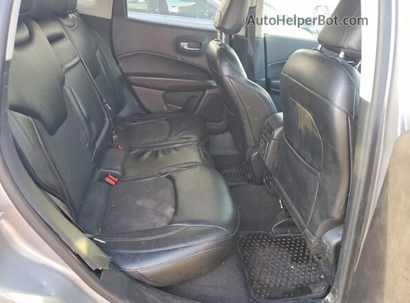 3C4NJDBB2JT434529 2018 JEEP COMPASS Серебряный Вид задней части салона