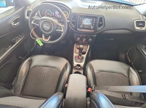 3C4NJDBB2JT434756 2018 JEEP COMPASS Blue Вид панелі приладів