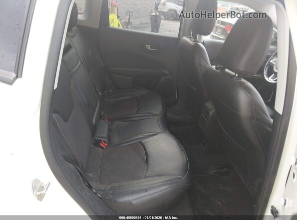 3C4NJDBB2KT839386 2019 JEEP COMPASS White VIN կոդի պիտակի տեսք