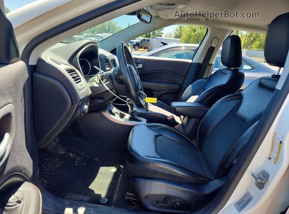3C4NJDBB3HT624253 2017 JEEP COMPASS White Вид салону спереду