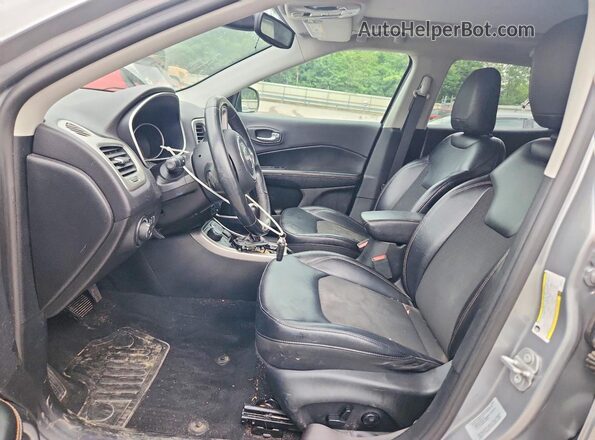 3C4NJDBB3HT651338 2017 JEEP COMPASS Silver Front interior view
