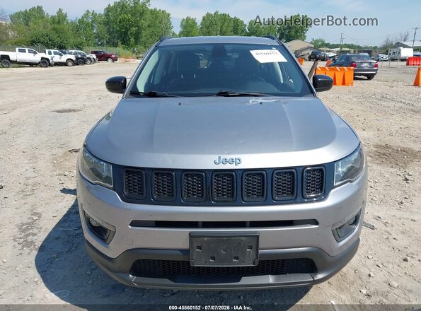 3C4NJDBB3JT350316 2018 JEEP COMPASS Silver Вид щитка приладів